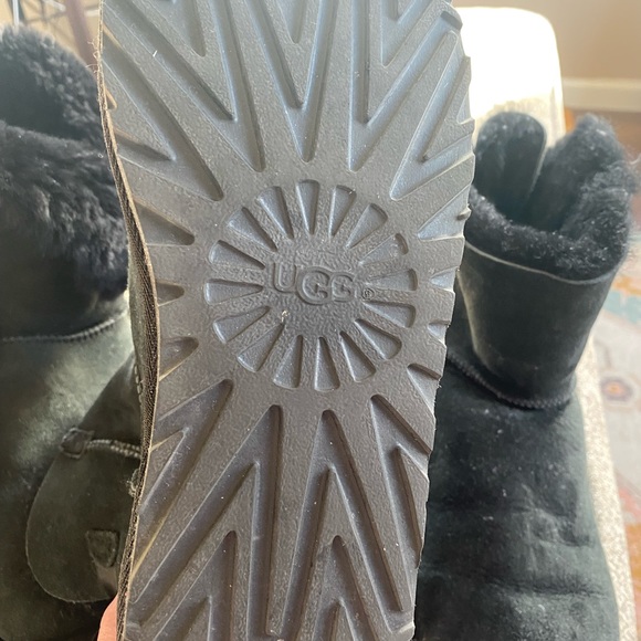 size 11 barely worn ugg boots! 80$ - Picture 2 of 2